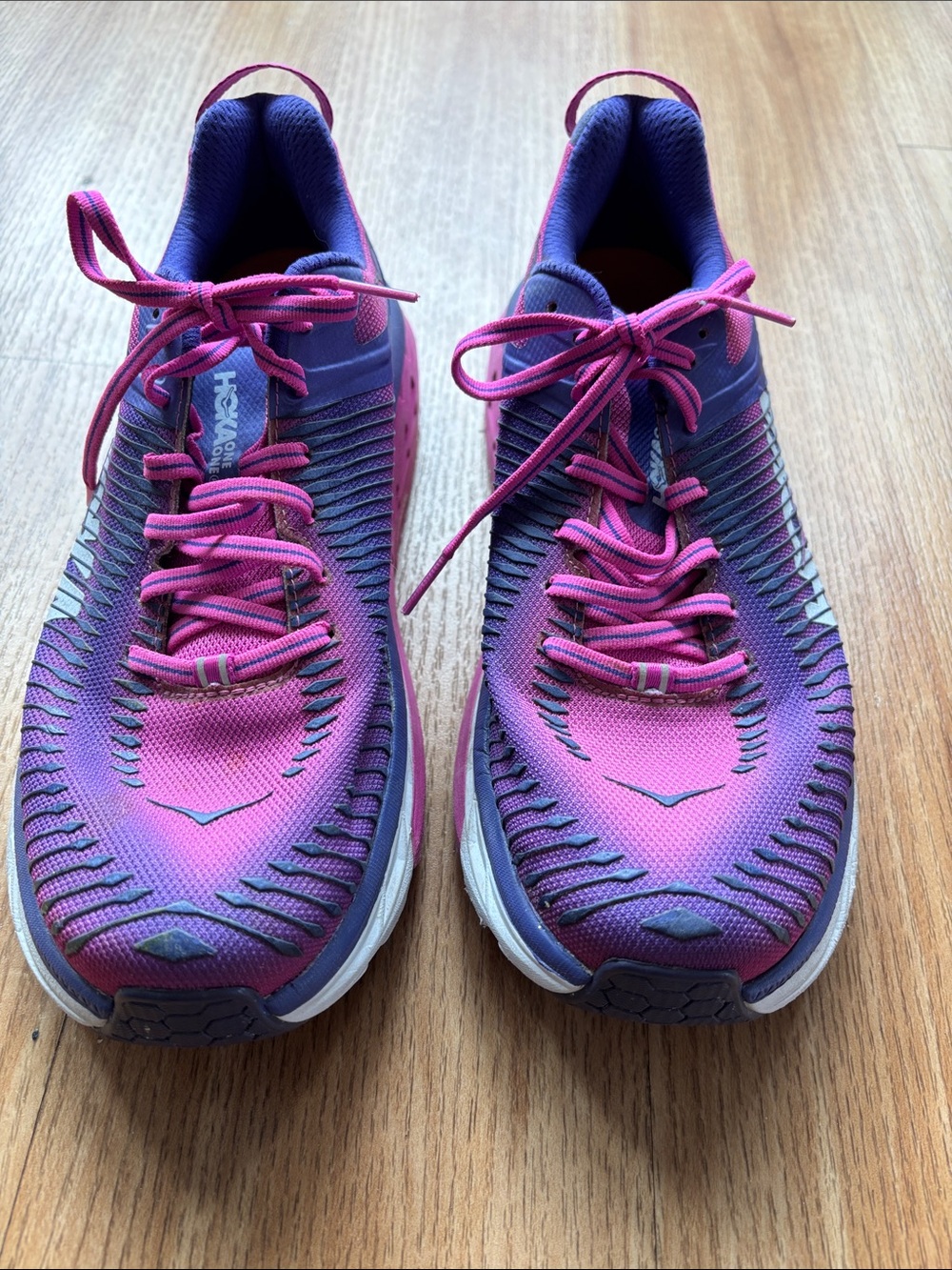HOKA ONE ONE ARAHI 2 Size 10 - Picture 3 of 6